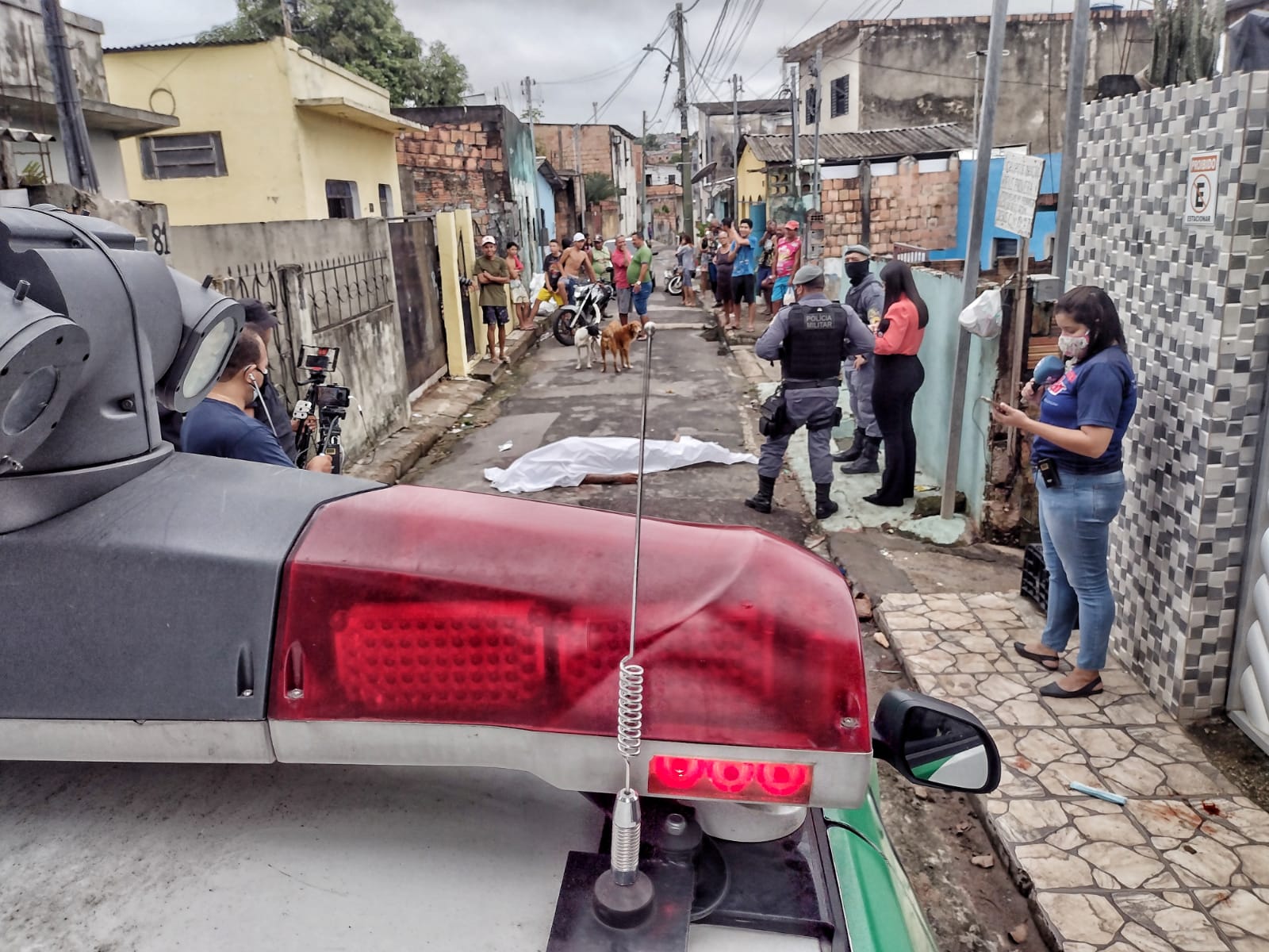 Homem agoniza até morrer após ser baleado por justiceiro misterioso em